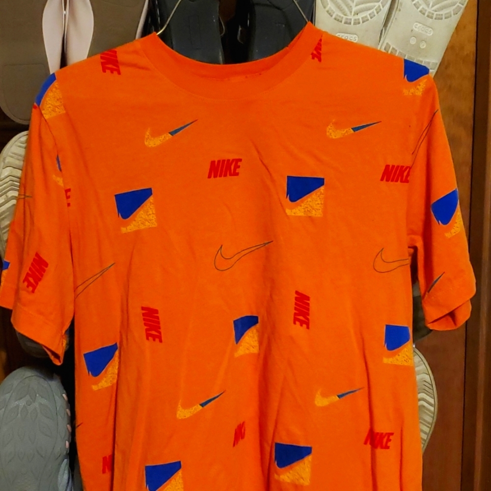 Men's size medium Nike Tee